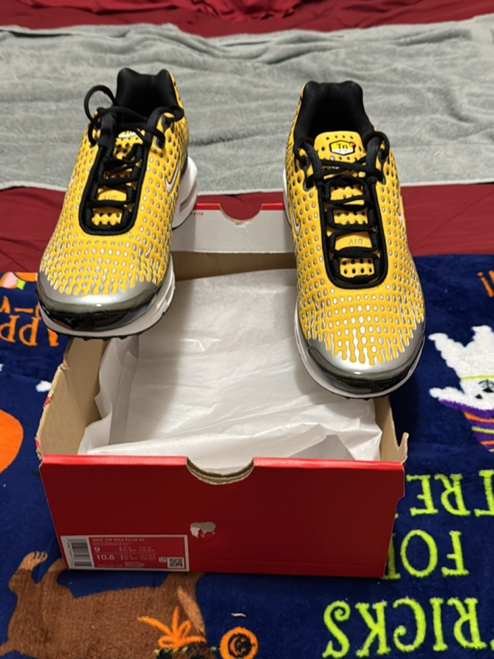 Nike air max plus Men’s Yellow and Black Sneakers